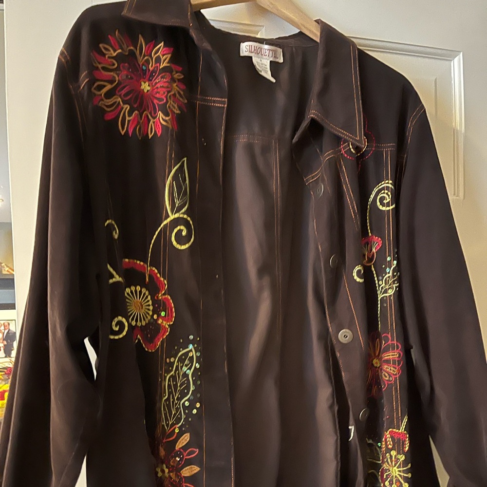 Silhouette Brown Cordero jacket with embroidered flowers